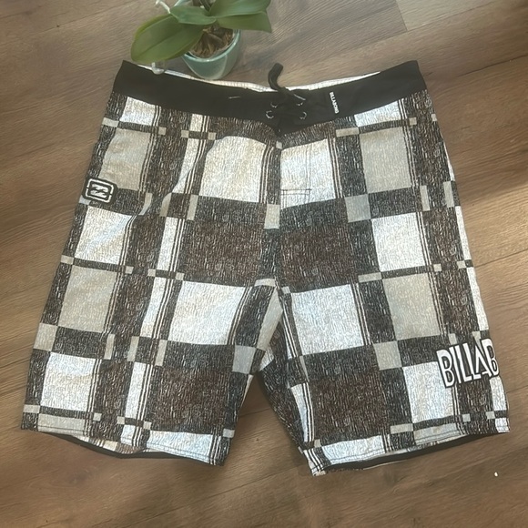 Billabong Shorts ! Size 38 - Picture 1 of 6
